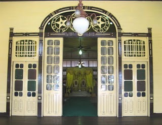 Pintu istana kadriah